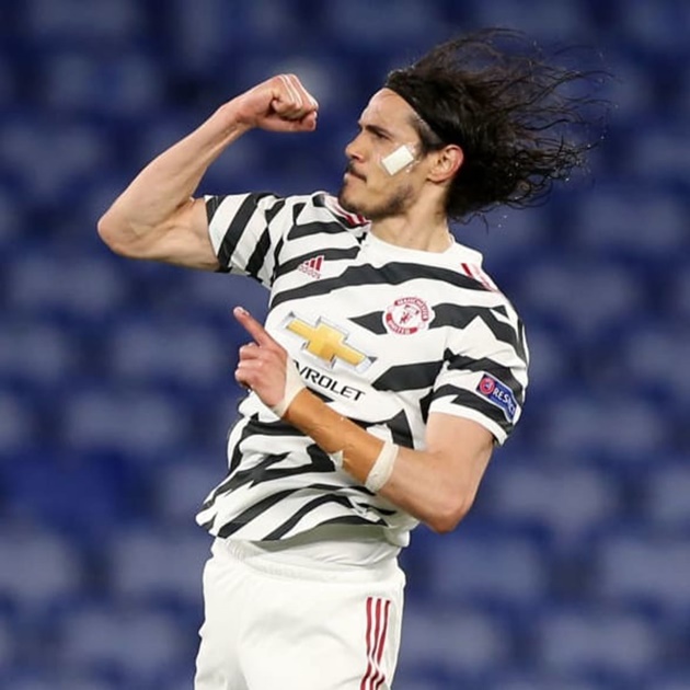 Sát thủ Edinson Cavani.