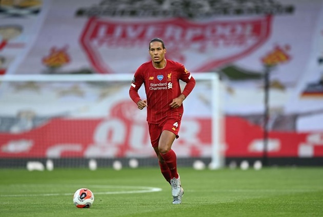 Trung vệ Van Dijk.