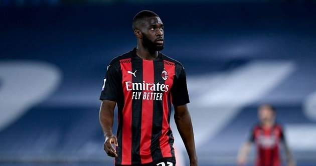 Tomori trong màu áo AC Milan.
