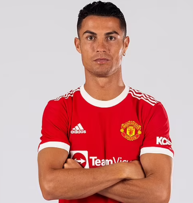 Quay trở lại Man United, tiền đạo 36 tuổi sẽ nhận mức lương 385 nghìn bảng/tuần. Bản hợp đồng có thời hạn 2 năm, kèm theo điều khoản tự chọn gia hạn 1 năm. Đội chủ sân Old Trafford chi ra 12.9 triệu bảng, cộng thêm 6.9 triệu bảng phụ phí để sở hữu CR7.