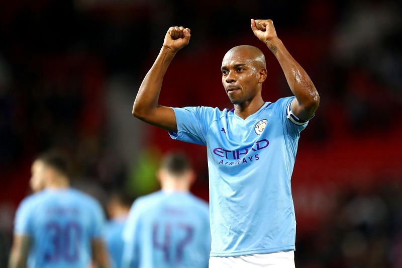 Lão tướng Fernandinho.