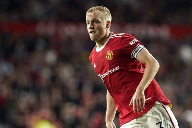Ảnh bài viết Đồng đội hiến kế giúp Van de Beek rời khỏi Man United