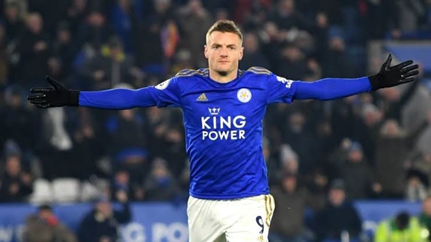 3. Jamie Vardy (Leicester). Lão tướng người Anh vẫn đang duy trì khả năng săn bàn ấn tượng. Mùa này, anh đã có cho mình 11 pha lập công.