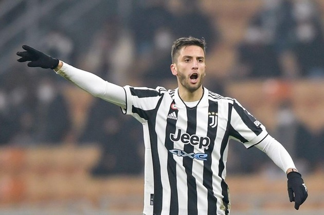 Tiền vệ trung tâm: Rodrigo Bentancur - Tottenham Hotspur. Ngôi sao người Uruguay chuyển sang khoác áo Gà trống từ Juventus. Cầu thủ 24 tuổi là sự bổ sung chất lượng cho tuyến giữa đội bóng bắc London.