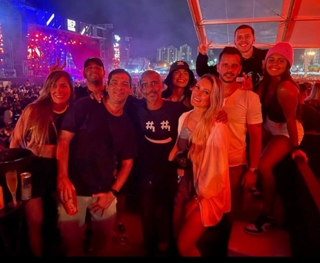 Bên cạnh sự nghiệp bóng đá lẫy lừng, Romario còn dấn thân vào con đường chính trị Brazil. Huyền thoại 56 tuổi có 6 người con. Kết quả đến từ lịch sử tình trường phức tạp của Romario.