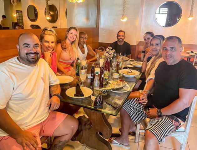 Cuộc sống đời thường của Romario luôn gắn liền với những bữa tiệc, cuộc vui cùng bạn bè, người thân.