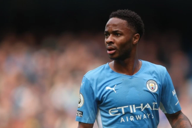 Tiền đạo trái: Raheem Sterling (Man City). Dù đứng trước nhiều suy đoán về việc rời Etihad hồi đầu mùa, tuy nhiên giờ đây Sterling lại một lần nữa chứng minh tầm quan trọng với nửa xanh thành Manchester.