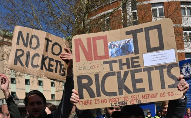 CĐV Chelsea phản đối nhà Ricketts.