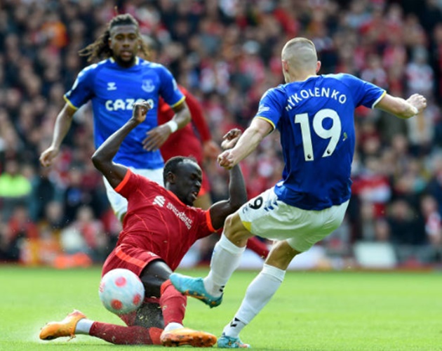 Sadio Mane - 6 điểm. Tiền đạo người Senegal có trận đấu nhạt nhòa. Mane bị phong tỏa chặt bởi các hậu vệ Everton. Phút 60, HLV Jurgen Klopp quyết định rút Mane ra nghỉ và thay bằng Luis Diaz.