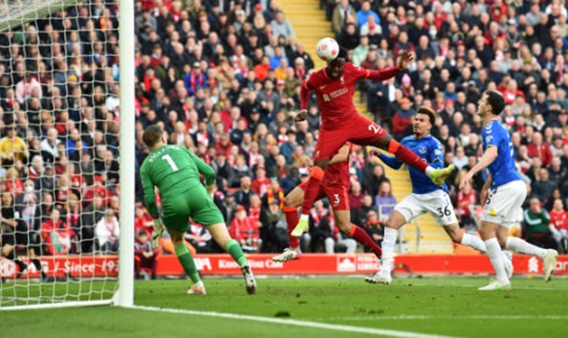 Divock Origi - 7 điểm. Tiền đạo người Bỉ góp công không nhỏ vào bàn thắng của Robertson. Origi giúp Liverpool ấn định tỷ số 2-0 chung cuộc với pha đánh đầu cận thành chính xác ở phút 85.