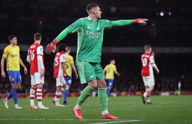 Leno đóng vai trò kép phụ trong khung gỗ.