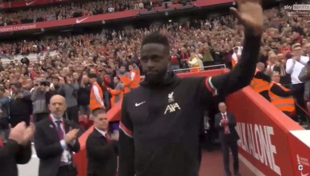 Bên cạnh tỷ số, các CĐV Liverpool còn quan tâm đến điều khác. Tiền đạo Divock Origi có buổi lễ chia tay The Kop đầy xúc động. Chân sút người Bỉ sẽ rời sân Anfield khi mùa giải 2021/2022 khép lại, kết thúc 5 mùa giải đong đầy kỷ niệm.