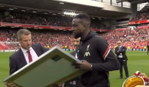 "1 chàng trai cũng như 1 cầu thủ tuyệt vời. Trong triều đại của HLV Klopp, Origi chắc chắn đã có những khoảnh khắc ấn tượng nhất sẽ sống mãi trong ký ức của tất cả fan hâm mộ." hậu vệ Trent Alexander-Arnold chia sẻ với Goal.