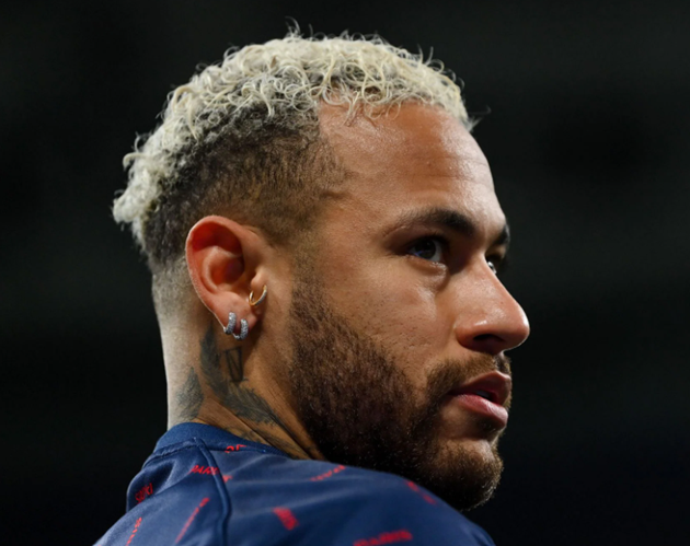 Neymar gia nhập Barcelona thay vì Real Madrid.