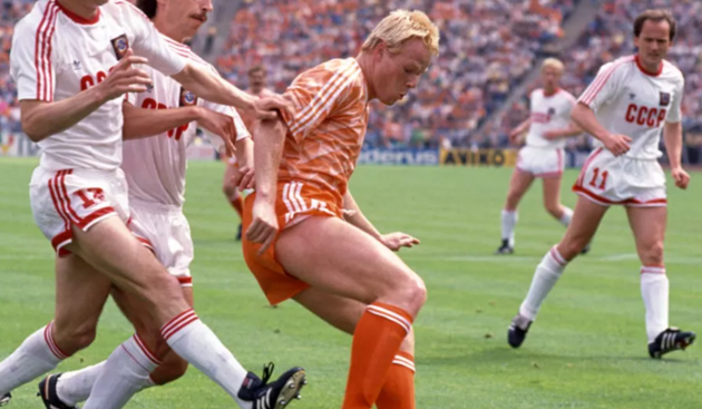 Koeman có lối chơi đa năng.