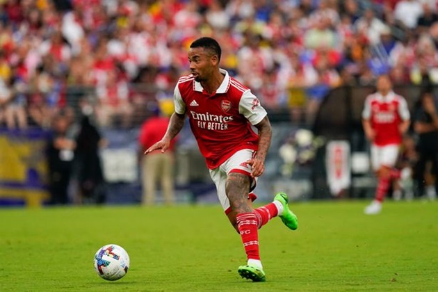Arsenal chơi pressing ngay từ đầu.