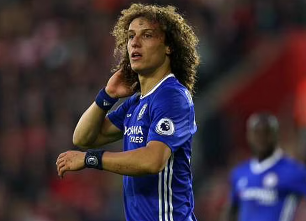 Luiz trong màu áo Chelsea.