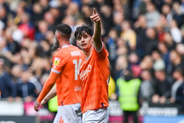 Tiền vệ trẻ thăng hoa trong màu áo mới.