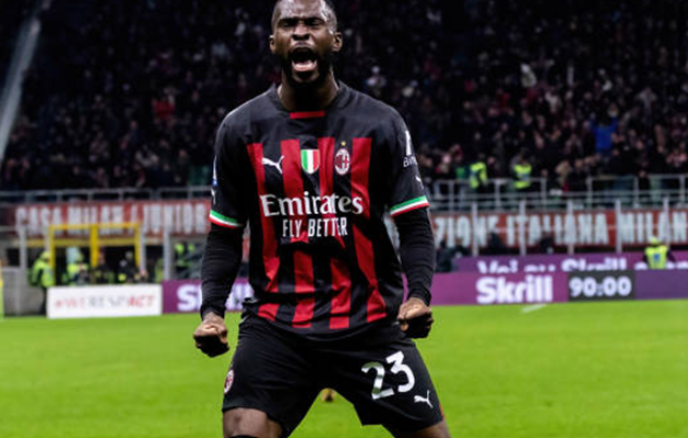 Ảnh bài viết Tomori vừa chứng minh lý do xứng đáng hơn Maguire