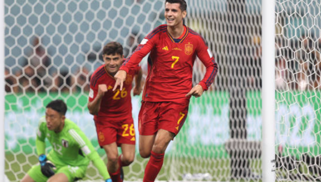 Nico Williams  - Morata - Dani Olmo là 3 gương mặt đá chính ngay từ đầu trên hàng công Tây Ban Nha. Việc La Roja kiểm soát tốt khu trung tuyến giúp họ sở hữu nhiều cơ hội lên bóng, hãm thành đối phương.