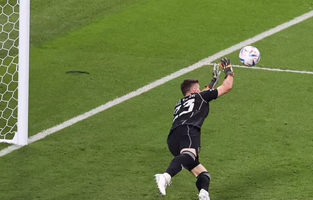 Simon có màn trình diễn kém thuyết phục.