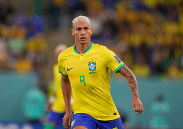 Tiền đạo cắm: Richarlison. Richarlison đóng góp 3 bàn tại World Cup 2022. Ngôi sao 25 tuổi là số 9 chất lượng của Selecao.