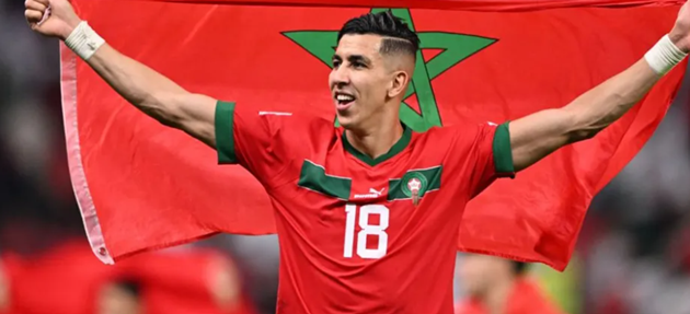 Trung vệ El Yamiq.