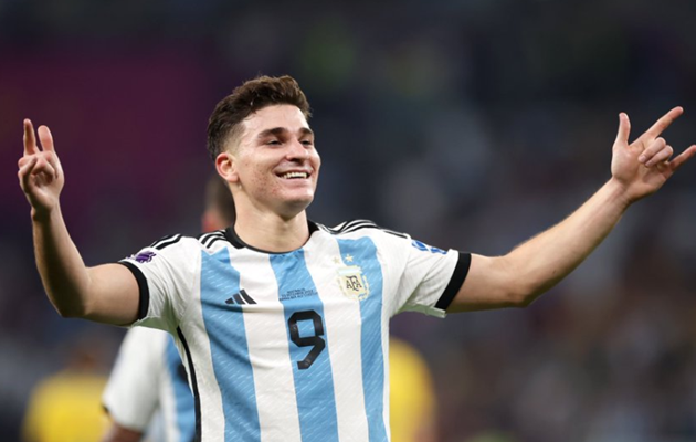 Alvarez trong màu áo Argentina.