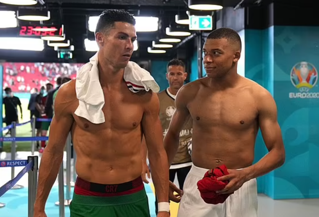 Ảnh bài viết "Cristiano Ronaldo là tất cả đối với Mbappe"