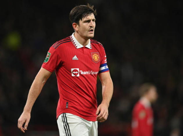 Trung vệ: Harry Maguire. Tuyển thủ Tam Sư nhiều khả năng được Ten Hag bố trí đá chính ngay từ đầu trước Nottingham Forest. Maguire sẽ thay thế Raphael Varane.