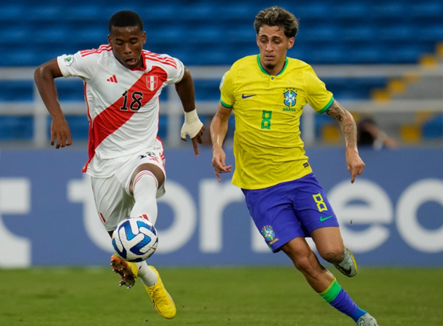 Gomes trong màu áo đội trẻ Brazil.