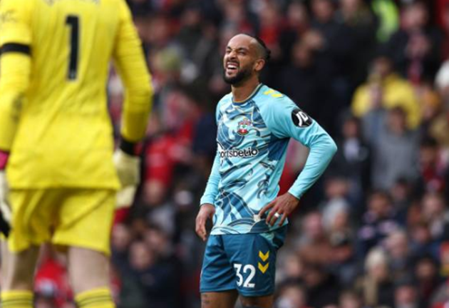 Phút 64, Walcott bỏ lỡ cơ hội ghi bàn khi De Gea đã thi đấu quá hay.