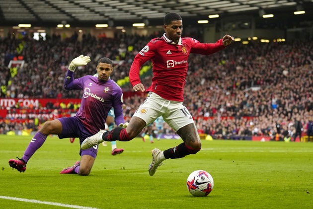 Phút 75, Rashford ngã trong vòng cấm Southampton nhưng trọng tài nói không với penalty.