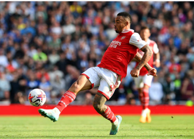 6. Gabriel Jesus (Arsenal, 45 triệu bảng Anh). Jesus hòa nhập nhanh chóng trong màu áo Arsenal kể từ khi cập bến sân Emirates từ Man City. Bên cạnh khả năng săn bàn, ngôi sao người Brazil còn đảm nhận vai trò chim mồi, thu hút hậu vệ đối phương, kiến tạo cho đồng đội lập công.