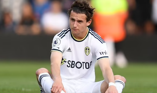 Tiền vệ: Brenden Aaronson (Leeds). Aaronson gia nhập Leeds United từ Red Bull Salzburg. Aaronson gây thất vọng khi thi đấu trong vai trò số 10: 1 bàn và 3 kiến tạo.