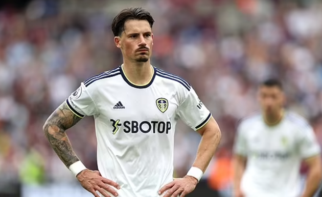 Hậu vệ: Robin Koch (Leeds). Hệ thống phòng ngự hớ hênh trở thành điểm yếu lớn của Leeds United mùa này. Koch có màn trình diễn kém cỏi ở thất bại 0-6 trước Liverpool. Cầu thủ người Đức sẽ cùng Leeds xuống chơi ở Championship mùa sau.