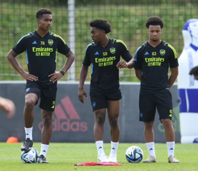 Ảnh bài viết 3 thần đồng Arsenal xuất hiện trên sân tập