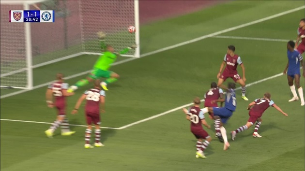 Ảnh bài viết Jamie Carragher: "Pha bóng hoàn toàn giật gân"