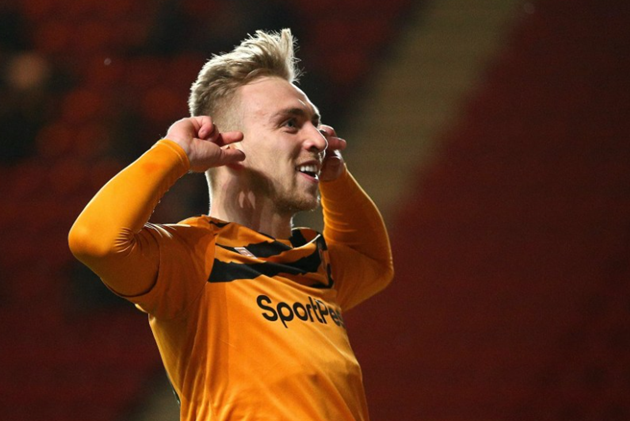 2. Jarrod Bowen - Hull City. Bowen sở hữu tổng cộng 36 bàn thắng trong màu áo Hull City trước mùa giải 2019/2020. Sân chơi Championship đã nâng tầm sự nghiệp của Bowen. Tháng 1 năm 2020, West Ham United bỏ ra 18 triệu bảng, chiêu mộ Bowen từ Hull City. Giờ đây, Bowen là trụ cột của West Ham.