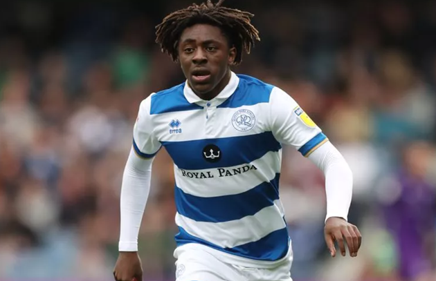 9. Eberechi Eze - QPR. Eze được bầu chọn vào đội hình tiêu biểu Championship 2019/2020. Mùa hè 2020, Eze ký hợp đồng 5 năm với Palace. Kể từ đó trở đi, cầu thủ người Anh đạt bước thăng tiến mạnh mẽ tại Palace.