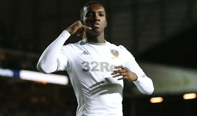 11. Eddie Nketiah - Leeds United. Mùa giải 2019/2020, Nketiah cập bến Leeds theo dạng cho mượn từ Arsenal. Chân sút người Anh trải qua một năm thi đấu xuất sắc, ghi 5 bàn thắng trên hành trình đội chủ sân Elland Road thăng hạng Premier League.