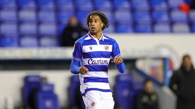 8. Michael Olise - Reading. Mùa giải 2019/2020, Olise thi đấu nổi bật trong màu áo Reading tại Championship. Năm 2021, Olise được bầu chọn là cầu thủ trẻ xuất sắc nhất Championship. Mùa hè 2021, Olise ký hợp đồng 5 năm với Palace.