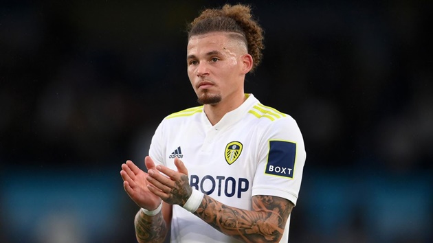 3. Kalvin Phillips - Leeds United. Phillips là thành viên chủ chốt của Leeds United vô địch Championship 2019/2020. Tiền vệ người Anh đóng vai trò trụ cột của đoàn quân Marcelo Bielsa. Màn trình diễn chói sáng tại Leeds giúp Phillips cập bến Man City mùa hè năm ngoái.