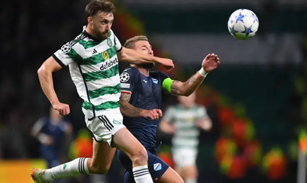 Phillips trong màu áo Celtic.