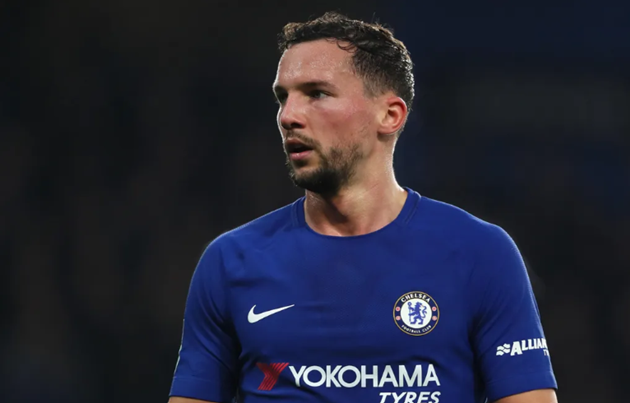 1. Danny Drinkwater. Mùa hè năm 2017, Drinkwater cập bến Chelsea sau chức vô địch Premier League trong màu áo Leicester City. Chữ ký 35 triệu bảng có vỏn vẹn 22 lần ra sân cho The Blues trước khi rời đi vào năm 2022.