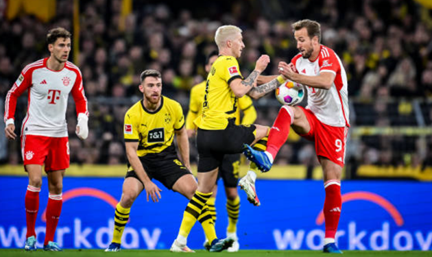 Đội chủ nhà Dortmund có một vài cơ hội ngon ăn cuối hiệp 1 nhưng không tận dụng thành công. Kết thúc 45 phút đầu tiên, Bayern dẫn trước Dortmund 2-0.