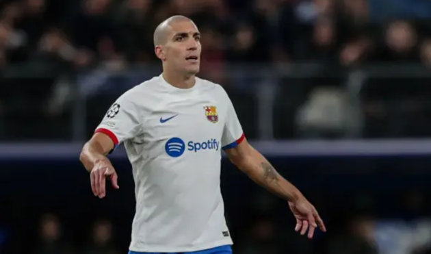 Ảnh bài viết Sếp lớn Girona công khai chèo kéo tiền vệ Barcelona