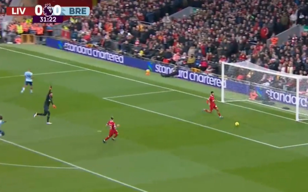 Alisson cứu thua cho Liverpool.