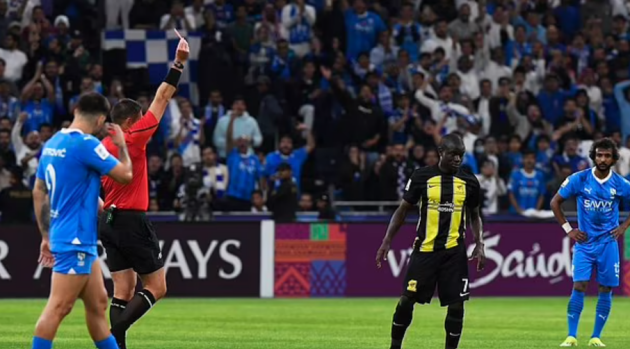 Ảnh bài viết Kante nhận thẻ đỏ, Al-Hilal đánh bại Al-Ittihad