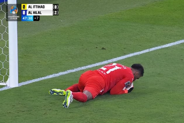 Quãng thời gian bù giờ cuối hiệp 1, Romarinho dứt điểm nhưng trái bóng một lần nữa nằm gọn trong tay thủ thành Mohammed Alowais. Kết thúc 45 phút đầu tiên, hai đội hòa 0-0.